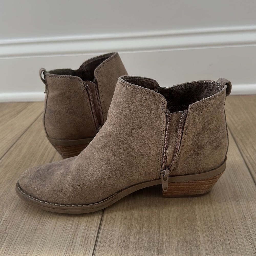 Report Ankle Bootie Size 6.5 - Picture 2 of 3